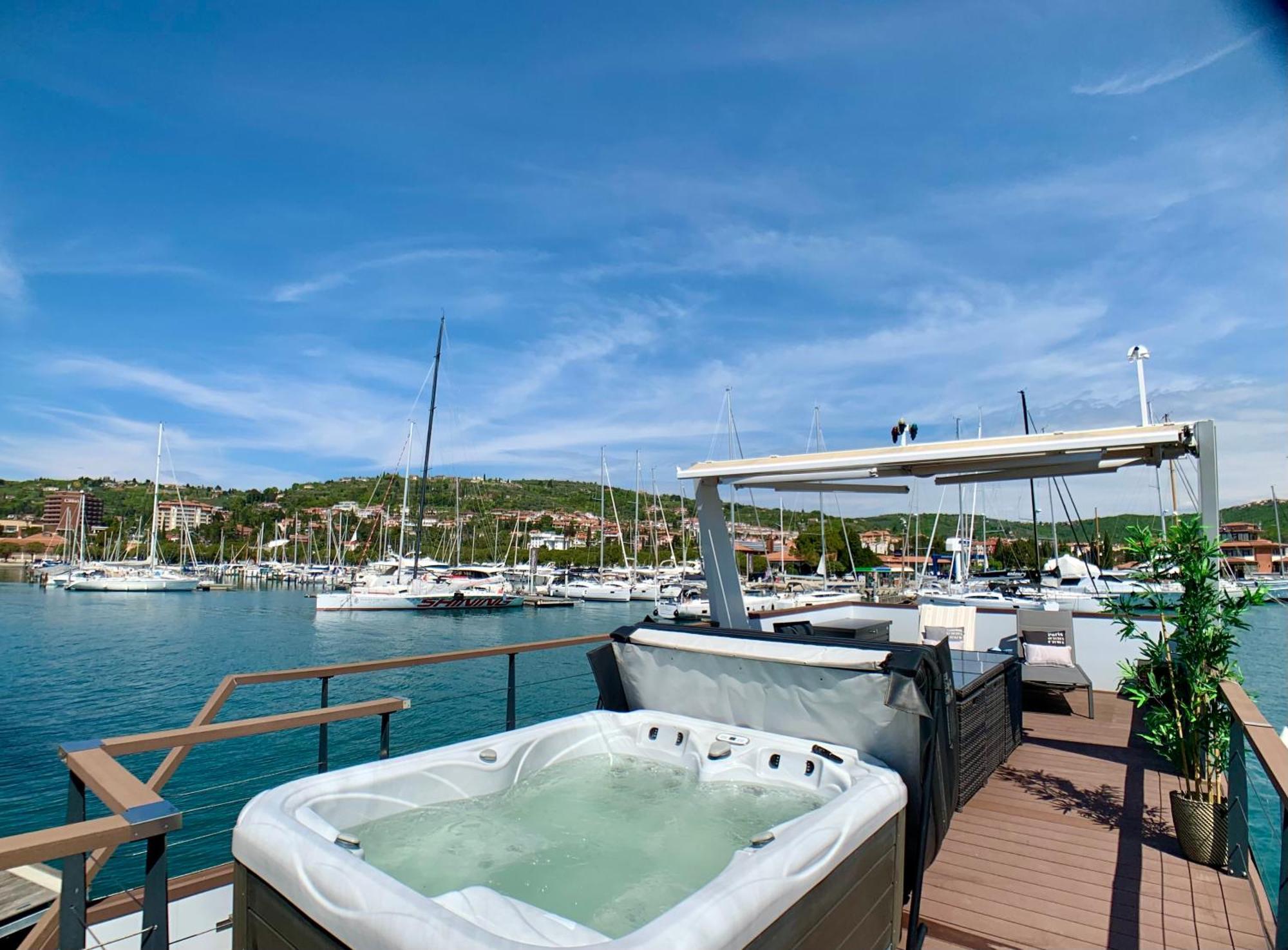 Bellavista Houseboat Apartment Portorose Oda fotoğraf